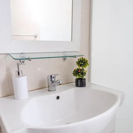 Charmers Sea View Flat * لارنكا