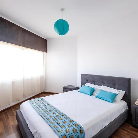Charmers Sea View Flat شقة *