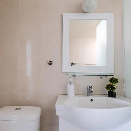 Charmers Sea View Flat لارنكا