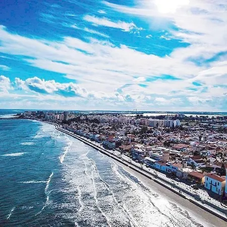 شقة Charmers Sea View Flat