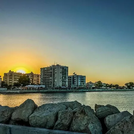 Charmers Sea View Flat شقة