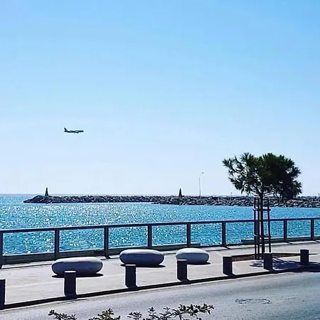 Charmers Sea View Flat لارنكا